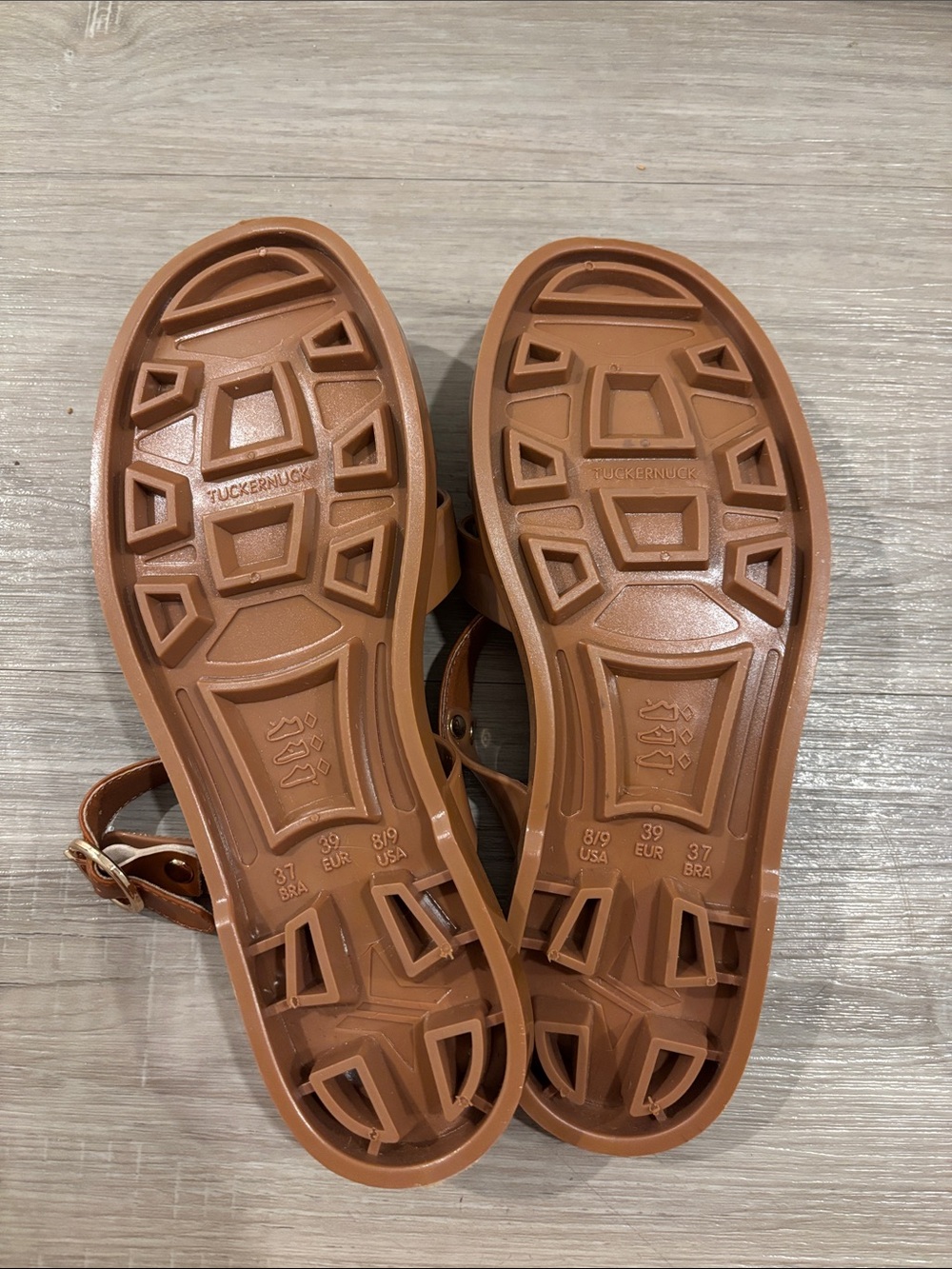 Tuckernuck Cognac Riley Jelly Sandals - Picture 4 of 4